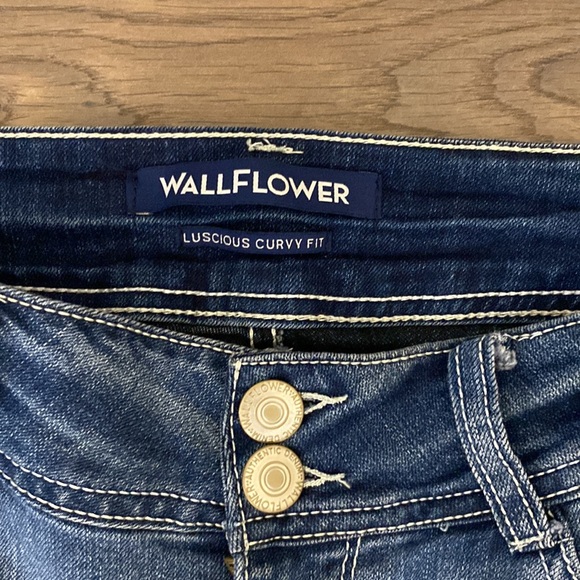 Wallflower Luscious Curvy Fit Jeans - Picture 3 of 5